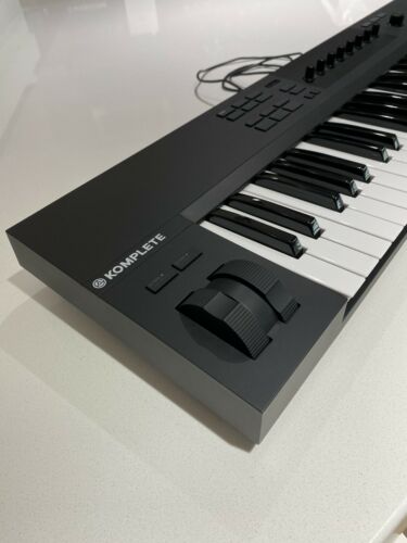 Native Instruments KOMPLETE KONTROL A61 - 61-Key Controller - Fresh Stock Dated October 2025
