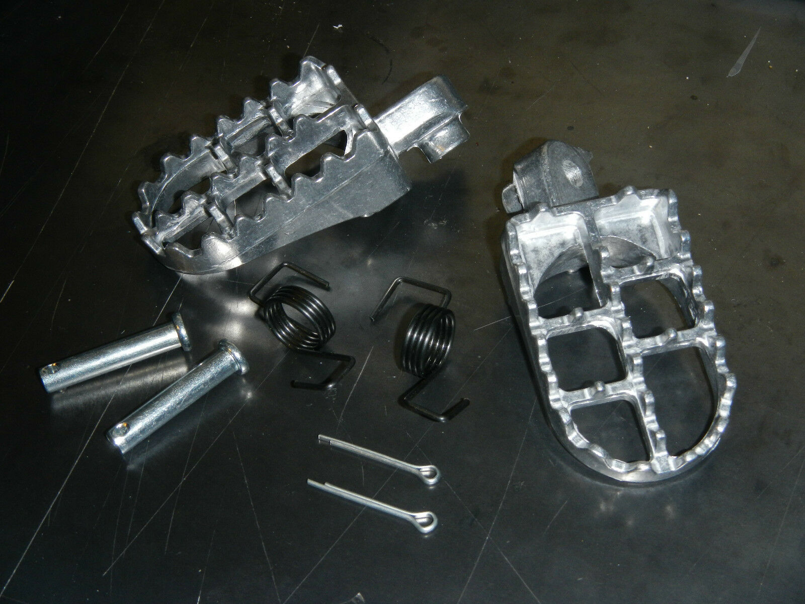 AFTERMARKET FOOT PEG SET HONDA 2003-2005 CRF110F 2014-15 CRF125F, 14-15 CRF125FB - Fresh Stock Dated October 2025