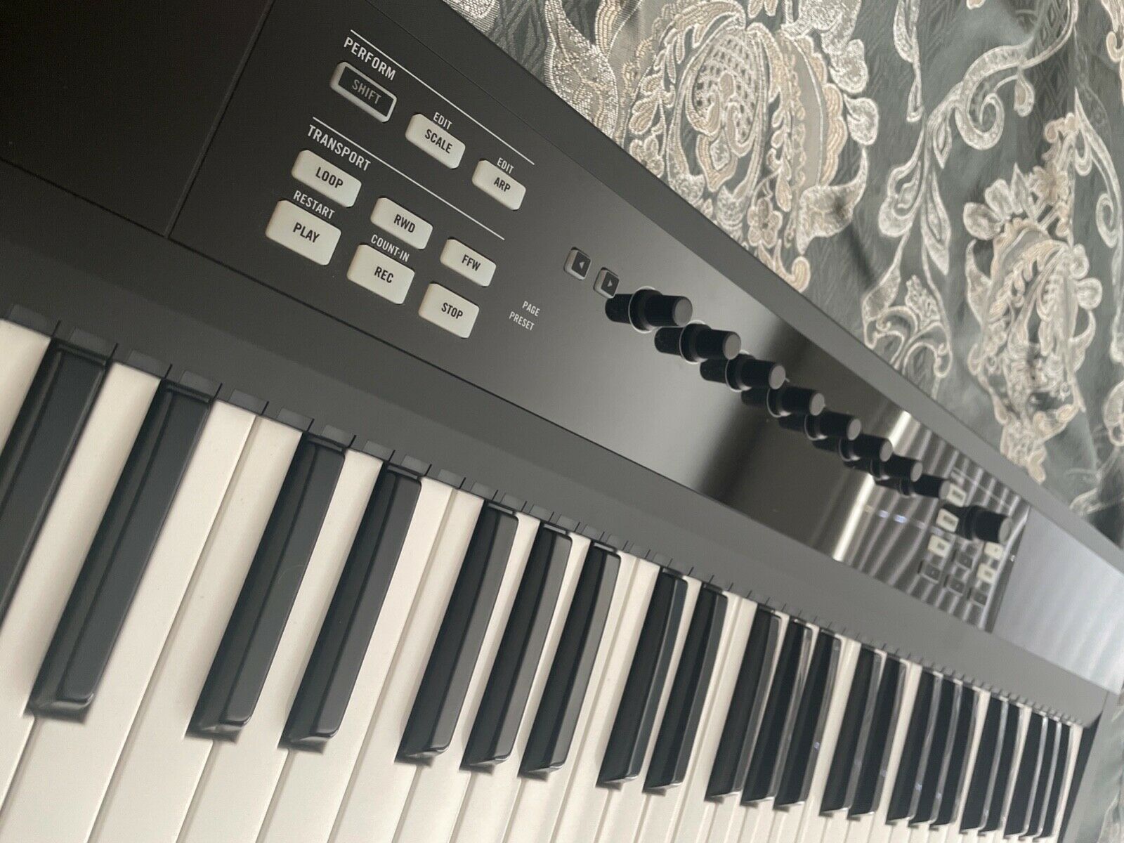 Native Instruments Komplete Kontrol S61 61 Key Keyboard Controller - Fresh Stock Dated October 2025
