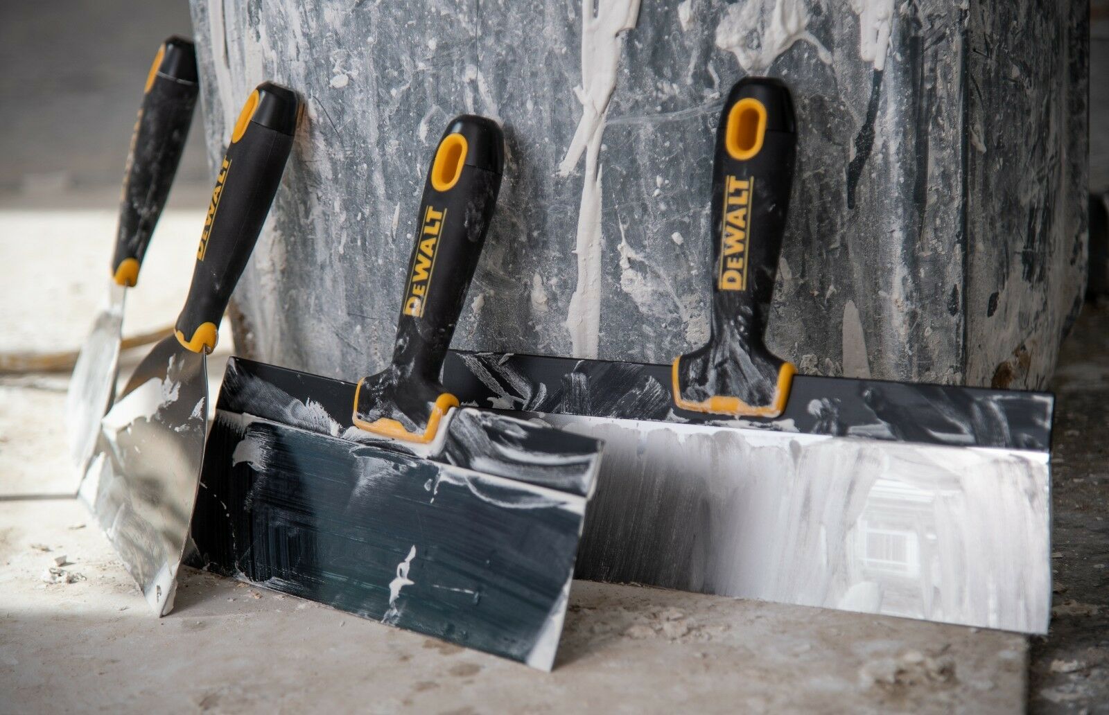 DEWALT Taping Knife 14
