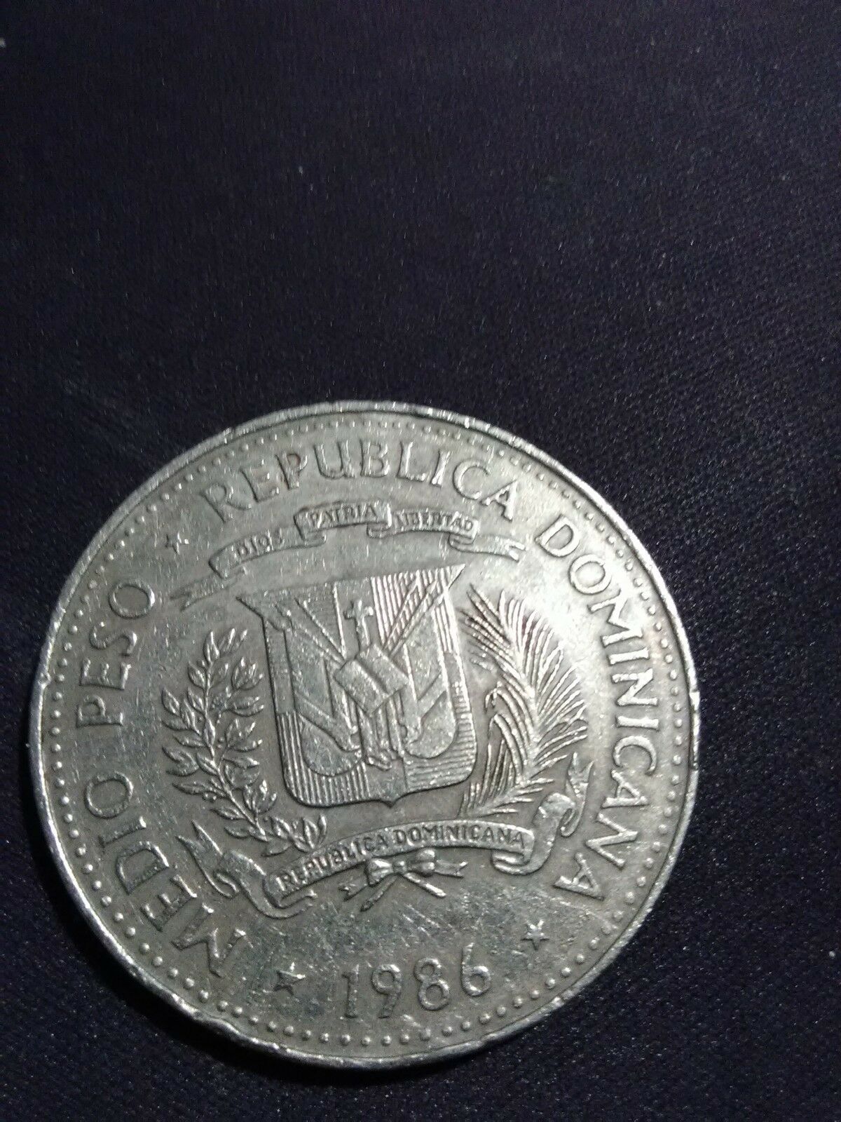 1986 medio peso (1/2 $)  republica dominicana Humanitarian Edition - Fresh Stock Dated October 2025
