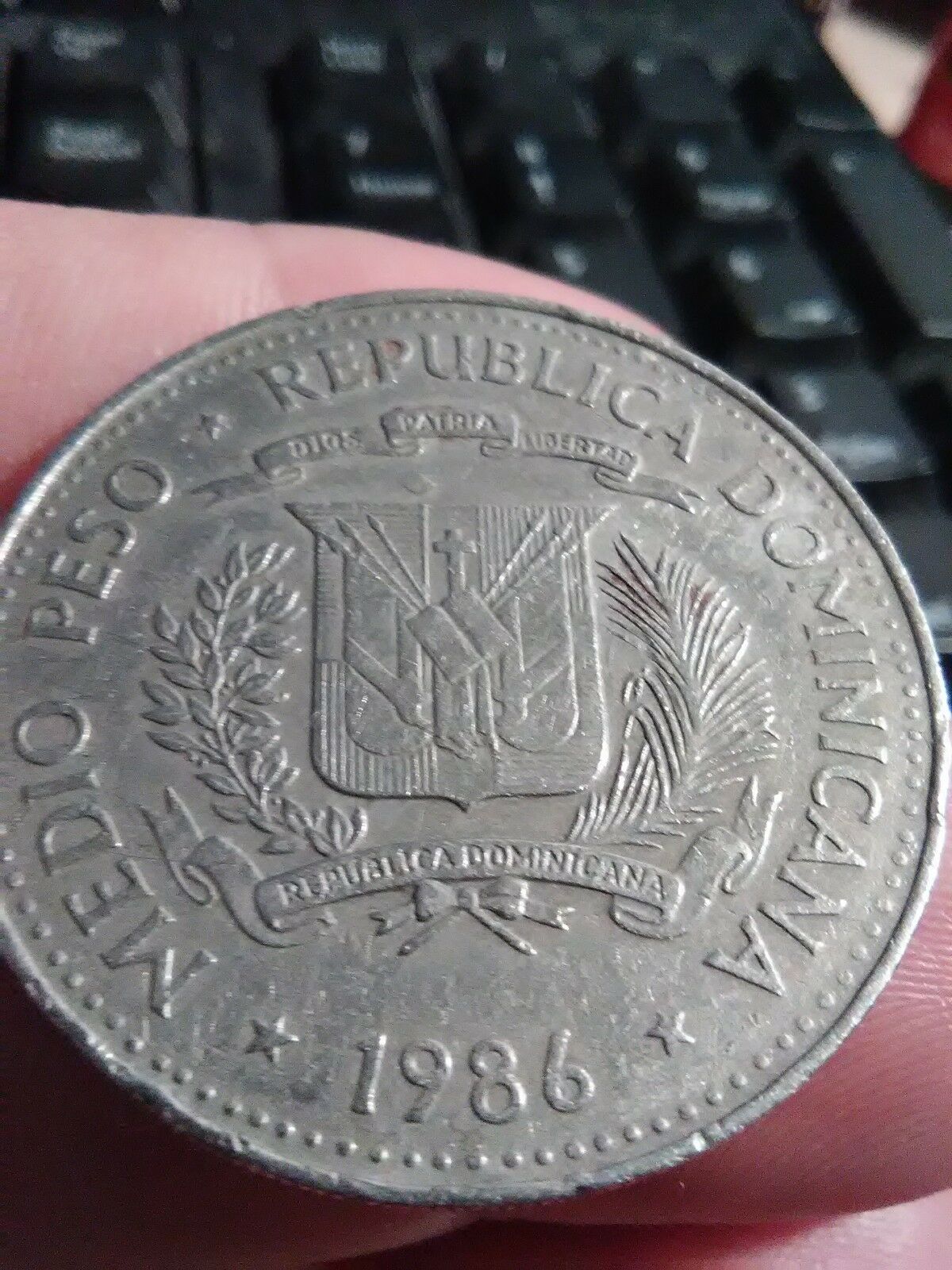 1986 medio peso (1/2 $)  republica dominicana Humanitarian Edition - Fresh Stock Dated October 2025