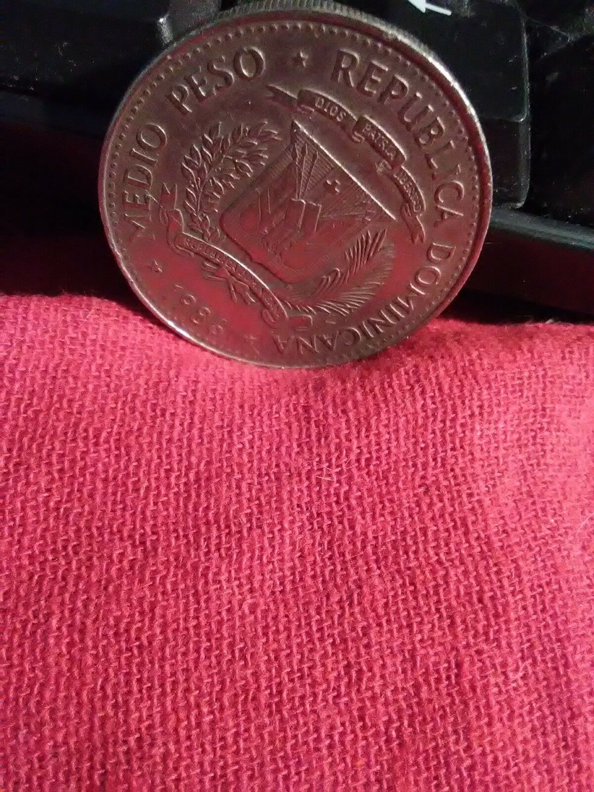 1986 medio peso (1/2 $)  republica dominicana Humanitarian Edition - Fresh Stock Dated October 2025