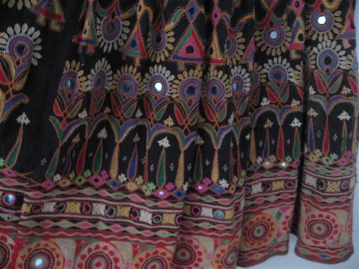 TRUE VINTAGE HEAVILY EMBROIDERED INDIA PEASANT SKIRT BANJARA ANTIQUE L - Fresh Stock Dated October 2025