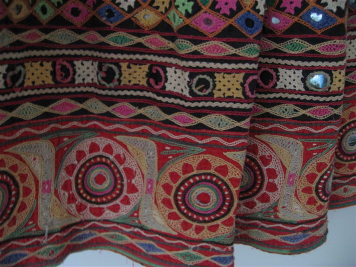 TRUE VINTAGE HEAVILY EMBROIDERED INDIA PEASANT SKIRT BANJARA ANTIQUE L - Fresh Stock Dated October 2025