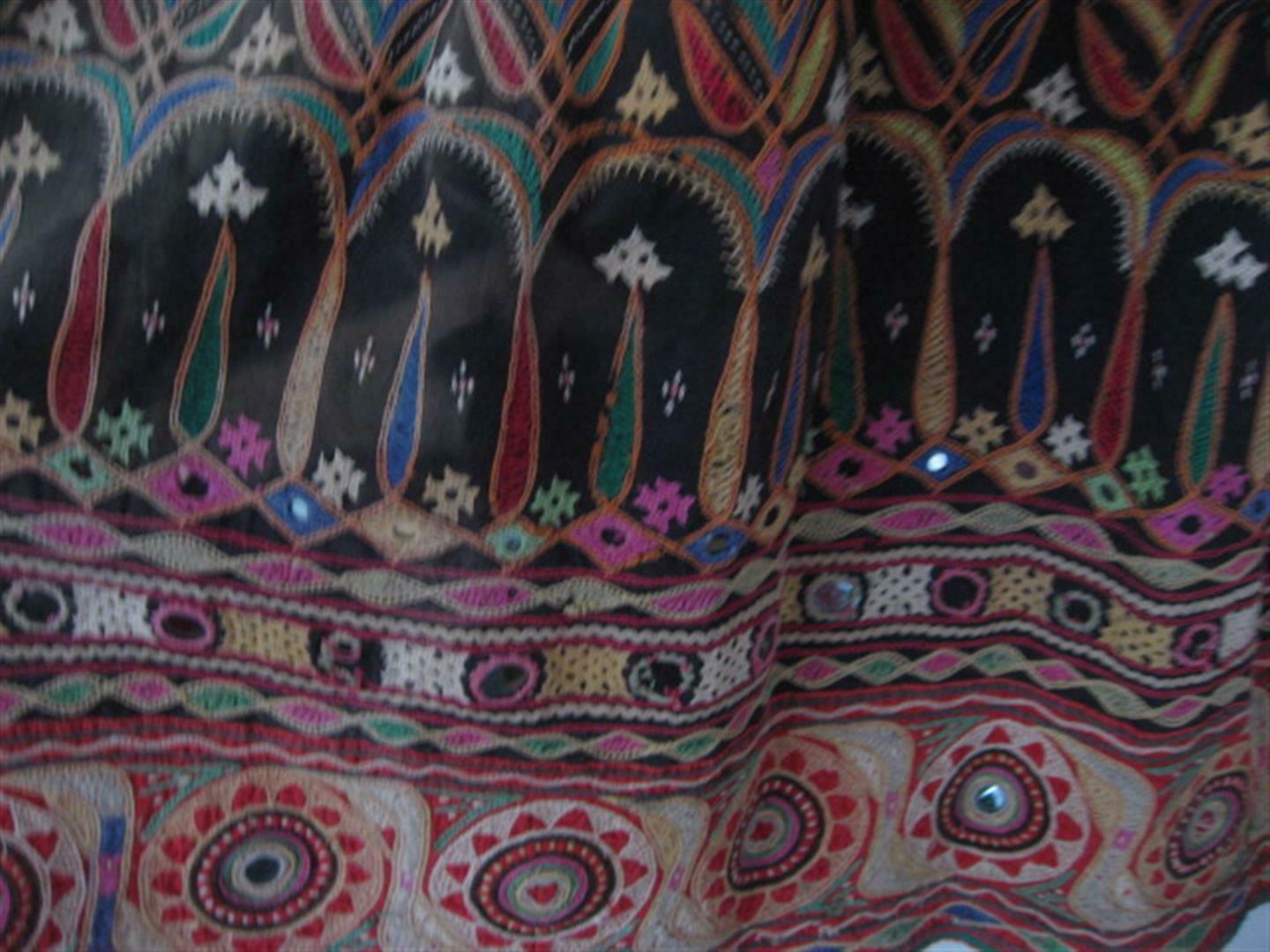 TRUE VINTAGE HEAVILY EMBROIDERED INDIA PEASANT SKIRT BANJARA ANTIQUE L - Fresh Stock Dated October 2025