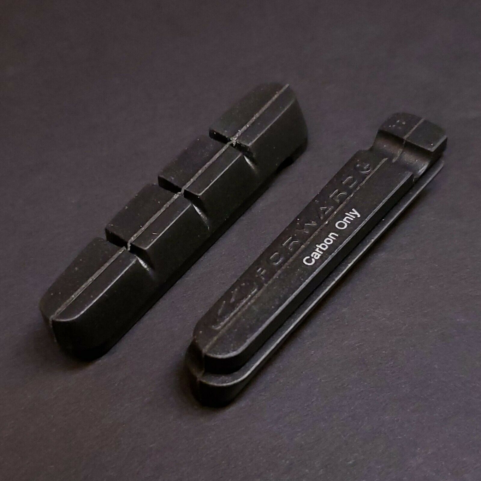 👌 2x Carbon Rim Black Brake Pads Composite-SRAM Force/RED/ZIPP/HED Wheel/Rim - Fresh Stock Dated October 2025