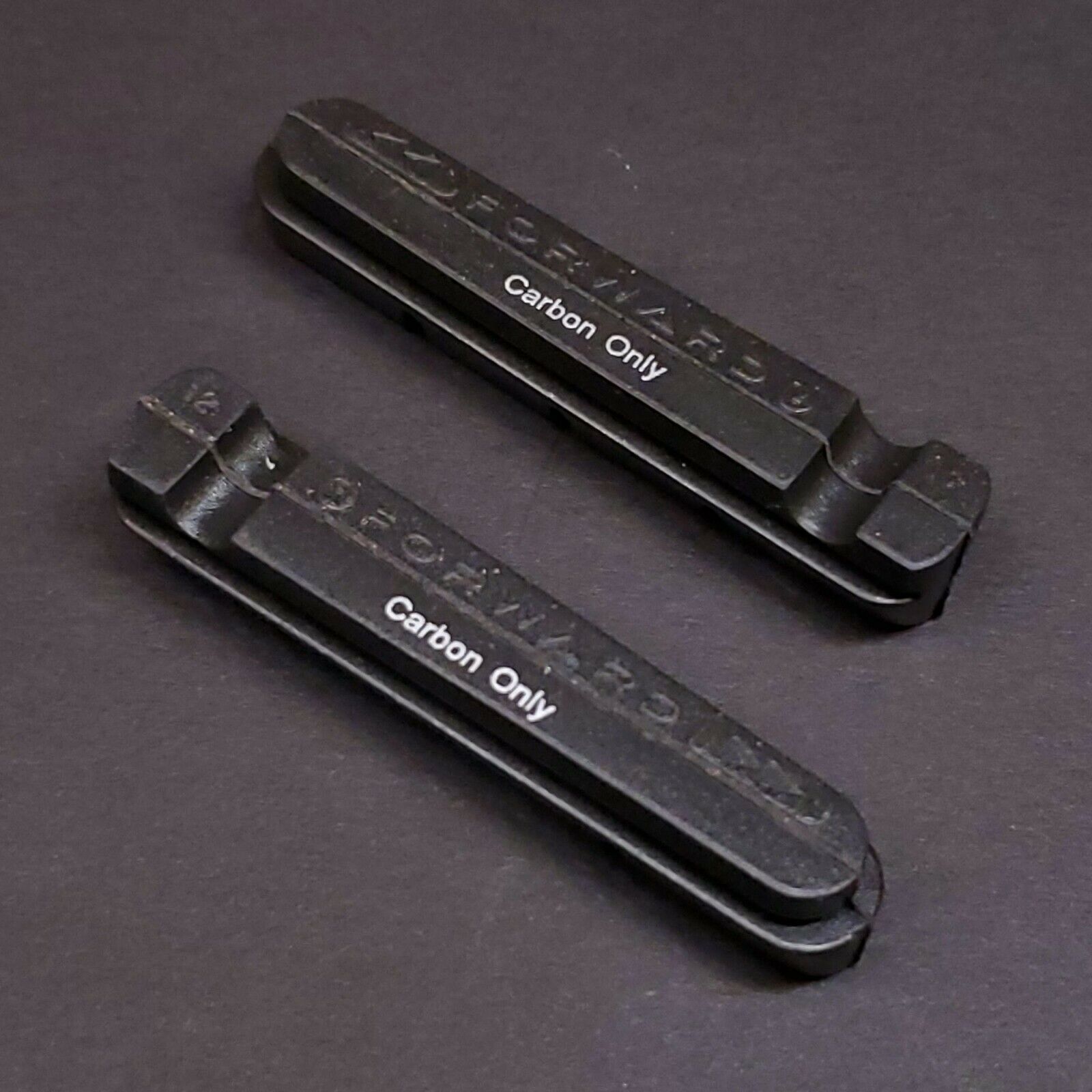 👌 2x Carbon Rim Black Brake Pads Composite-SRAM Force/RED/ZIPP/HED Wheel/Rim - Fresh Stock Dated October 2025