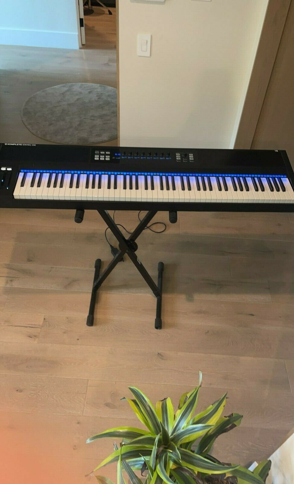 Native Instruments Komplete Kontrol S88 - Good Condition - Fresh Stock Dated October 2025