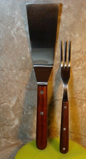 Case XX turner / spatula P227- 4 and fork P325 Great shape. NR .00 shipping - Fresh Stock Dated October 2025
