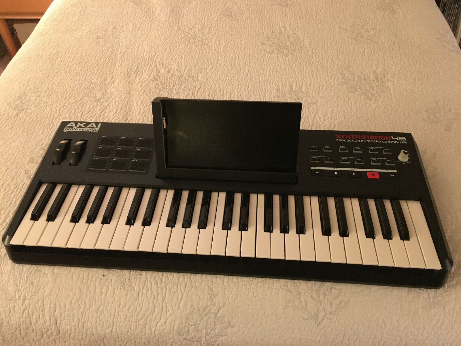 Akai Professional SynthStation 49 49-Note Keyboard Controller - Fresh Stock Dated October 2025