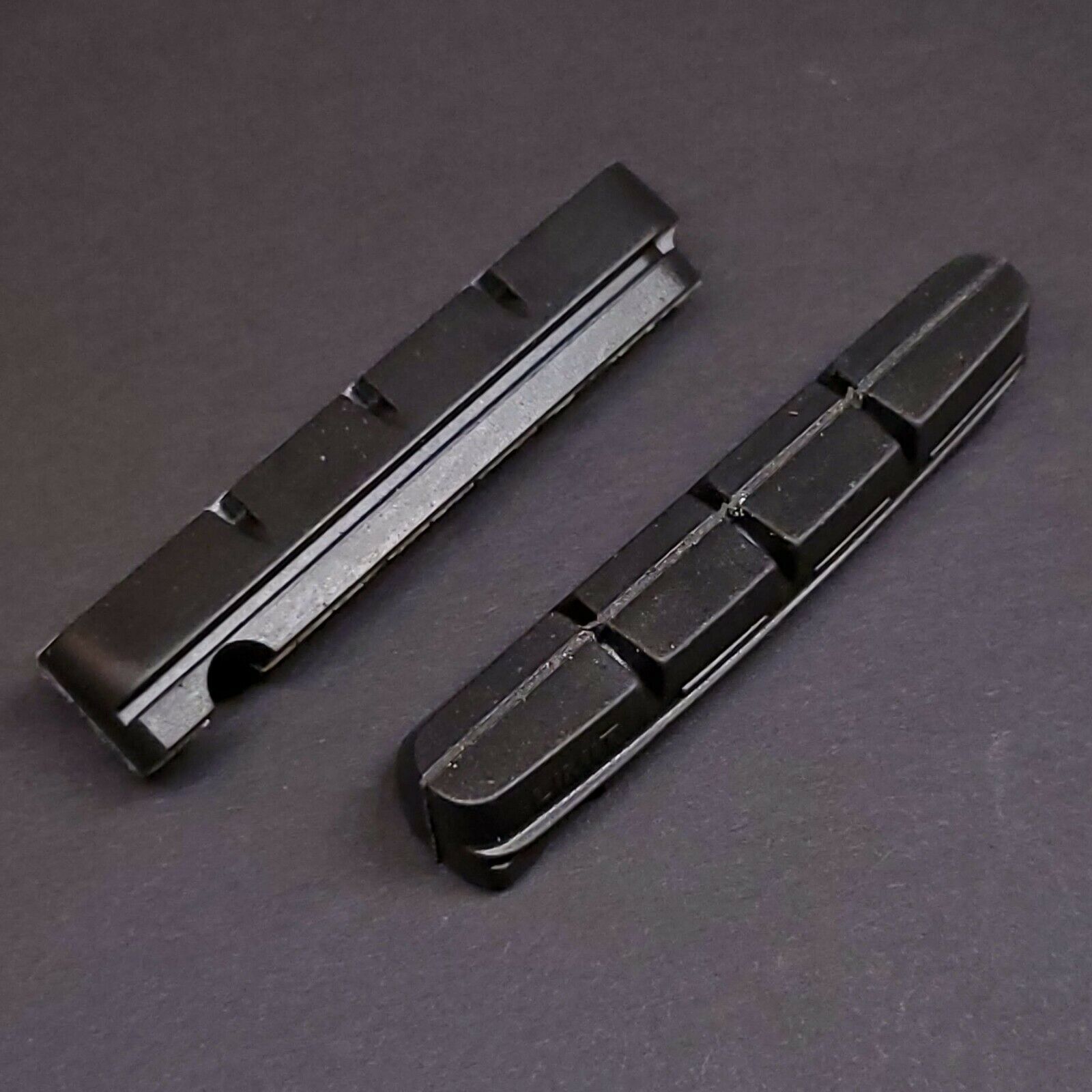 👌 2x Carbon Rim Black Brake Pads Composite-SRAM Force/RED/ZIPP/HED Wheel/Rim - Fresh Stock Dated October 2025