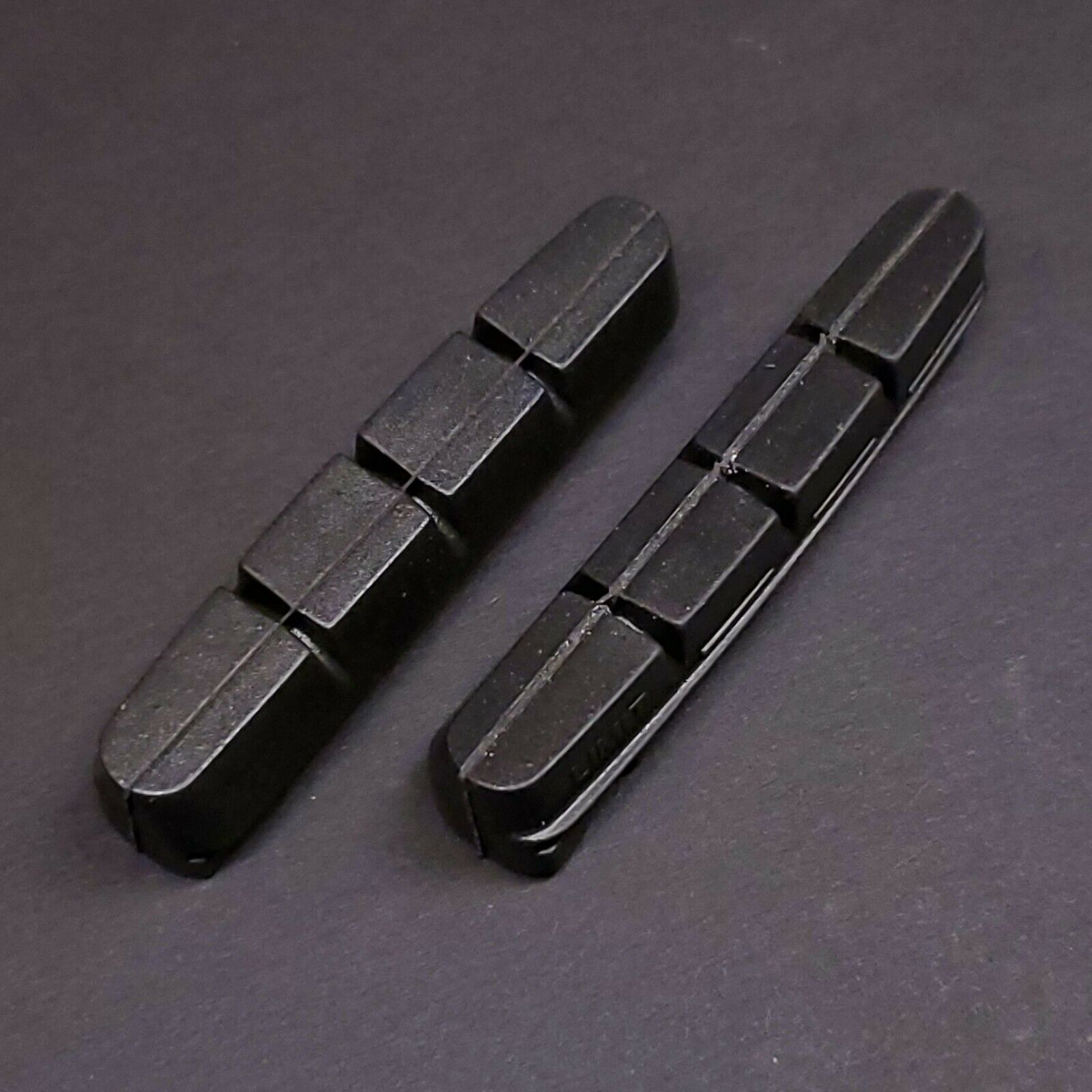 👌 2x Carbon Rim Black Brake Pads Composite-SRAM Force/RED/ZIPP/HED Wheel/Rim - Fresh Stock Dated October 2025