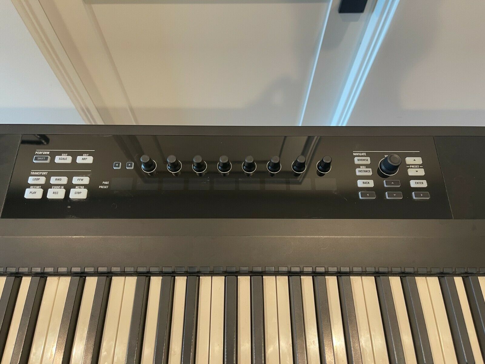 Native Instruments Komplete Kontrol S88 - Good Condition - Fresh Stock Dated October 2025