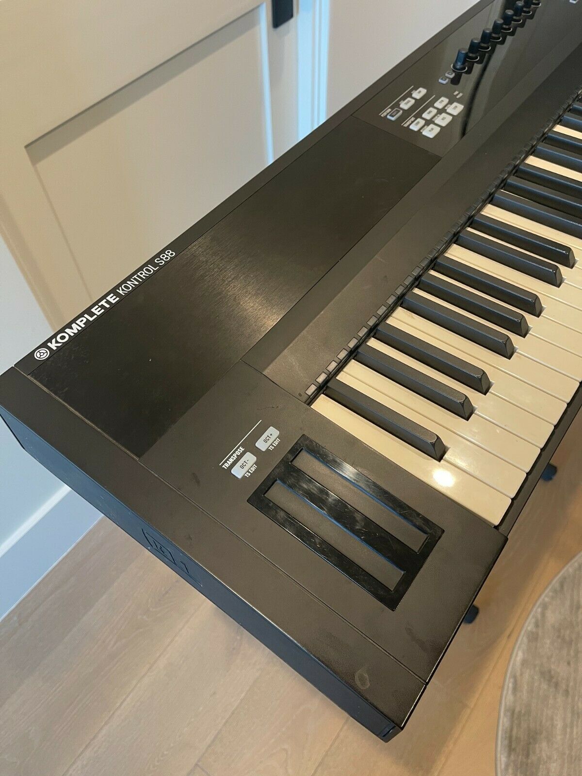 Native Instruments Komplete Kontrol S88 - Good Condition - Fresh Stock Dated October 2025