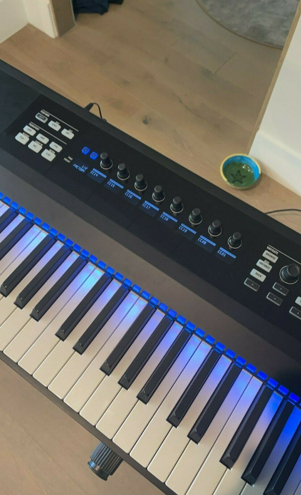 Native Instruments Komplete Kontrol S88 - Good Condition - Fresh Stock Dated October 2025