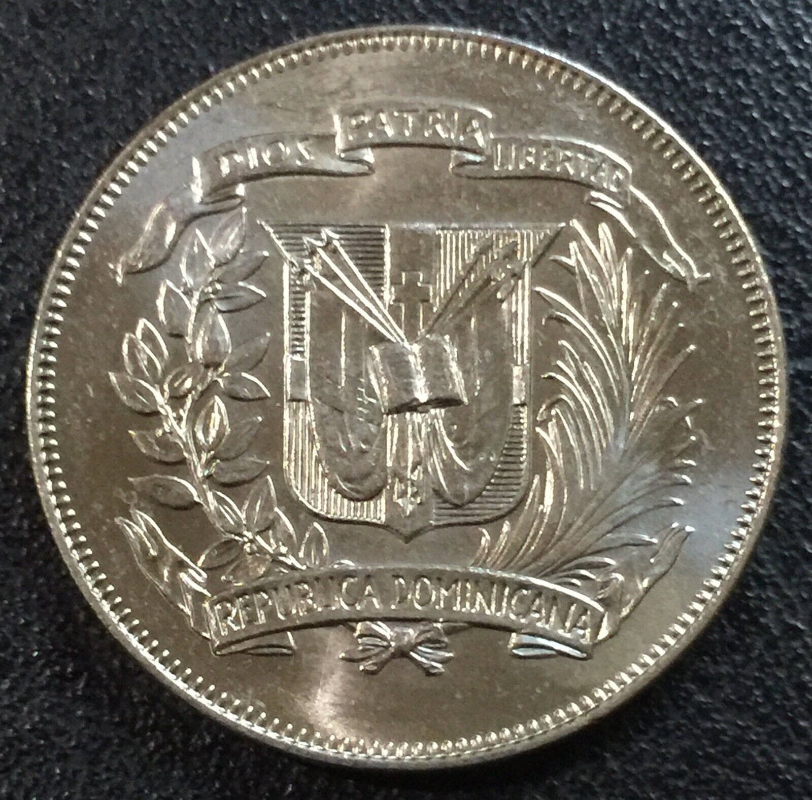 DOMINICAN REPUBLIC 1/2 Peso 1975 Copper-Nickel XF aUNC - Fresh Stock Dated October 2025
