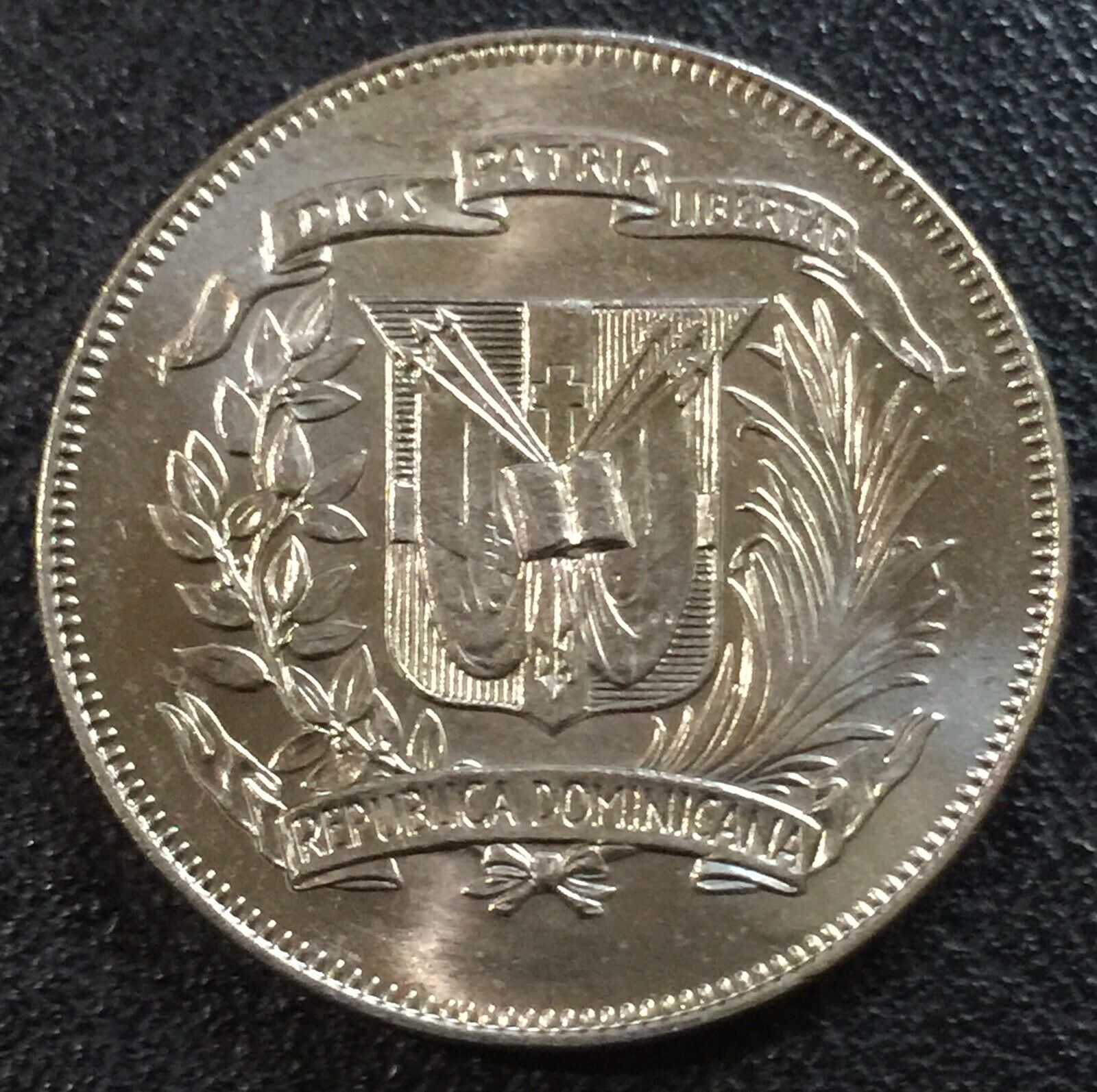 DOMINICAN REPUBLIC 1/2 Peso 1975 Copper-Nickel XF aUNC - Fresh Stock Dated October 2025