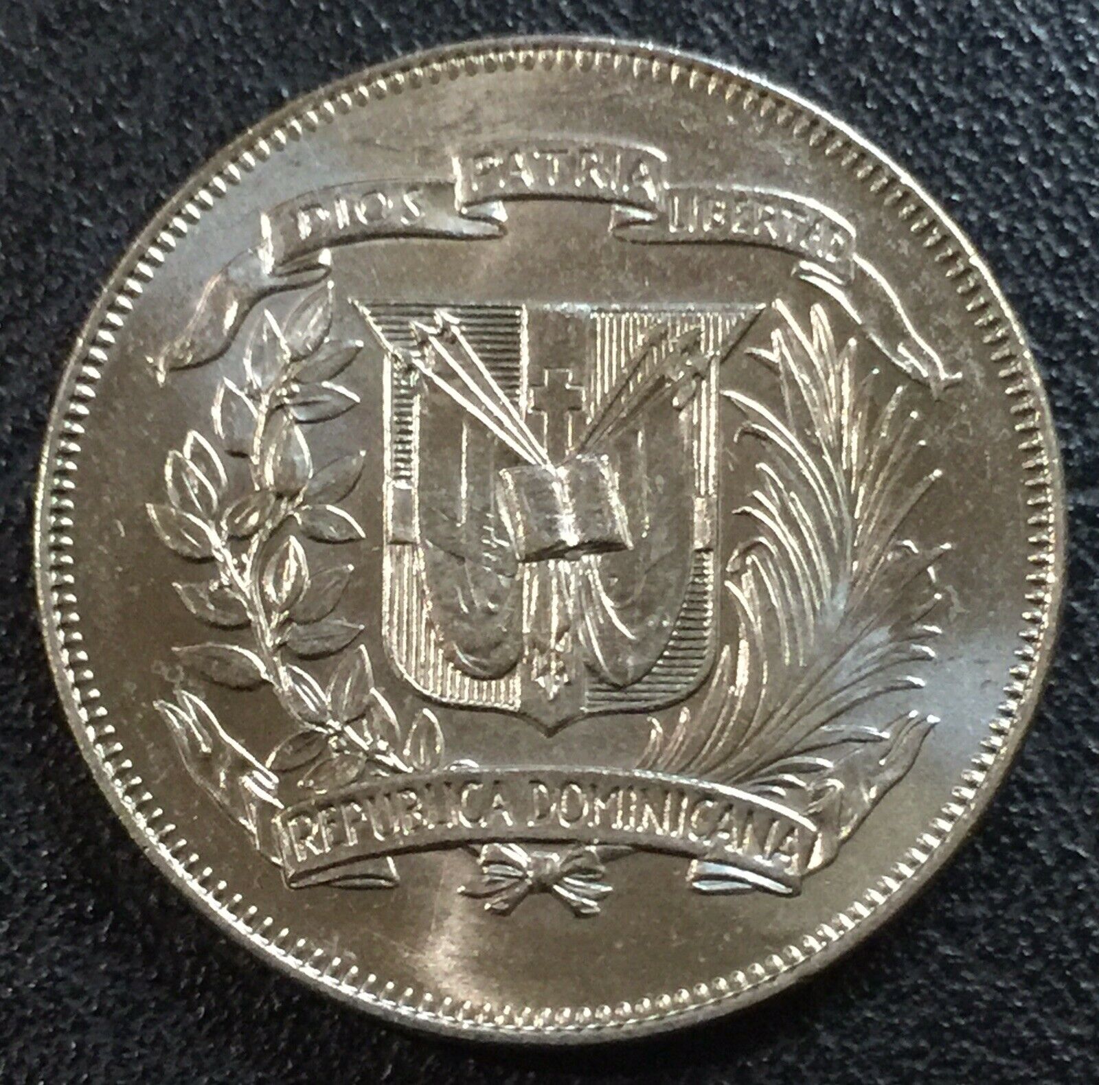 DOMINICAN REPUBLIC 1/2 Peso 1975 Copper-Nickel XF aUNC - Fresh Stock Dated October 2025