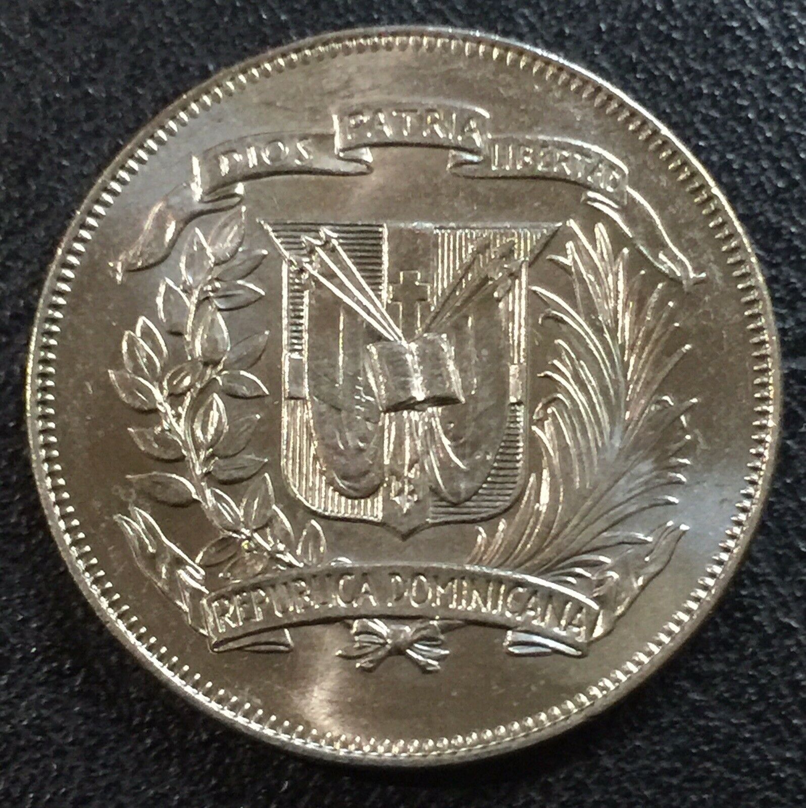 DOMINICAN REPUBLIC 1/2 Peso 1975 Copper-Nickel XF aUNC - Fresh Stock Dated October 2025