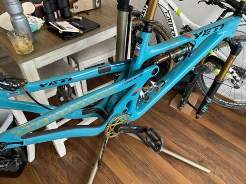 Yeti SB130 Turq Carbon Fiber Medium Fox Factory DT Swiss XT Custom Mountain Buke - Fresh Stock Dated October 2025