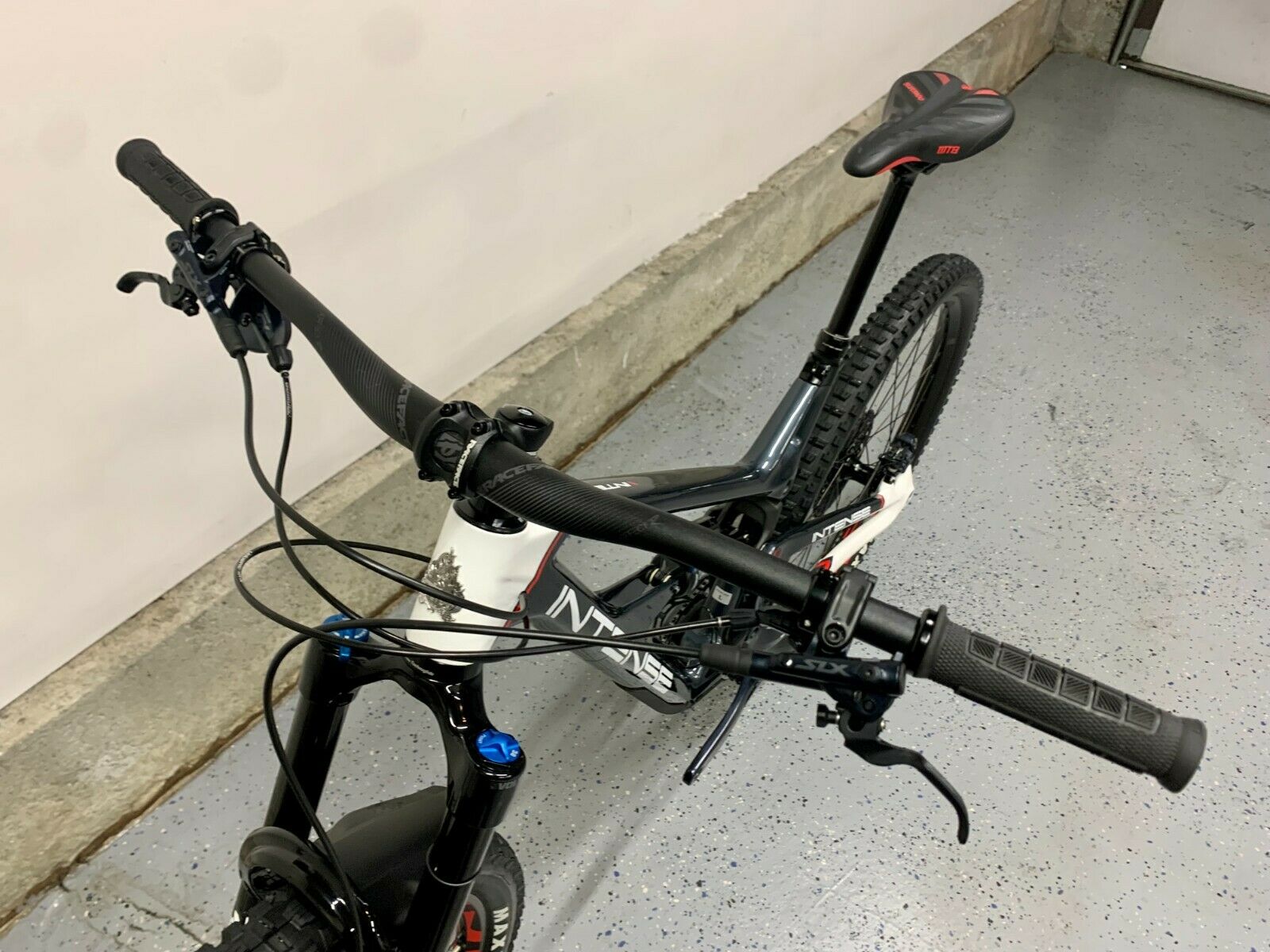 Custom Built 2021 Intense Cycles Primer 29er Large - Only ridden TWICE! - Fresh Stock Dated October 2025