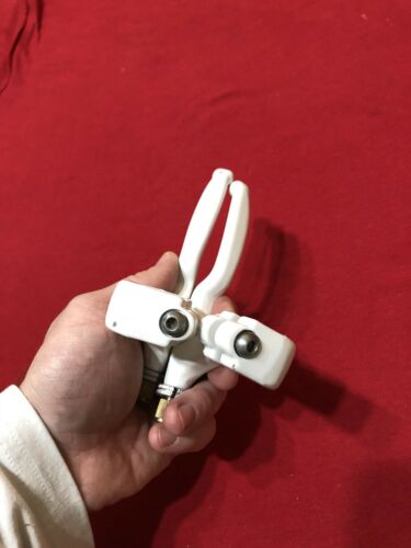 GT PERFORMER BRAKE LEVERS WHITE OLD SCHOOL BMX - Fresh Stock Dated October 2025