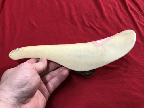 ORIGINAL 80s WHITE KASHIMAX AERO SEAT WITH STAMPED GUTS OLD SCHOOL BMX - Fresh Stock Dated October 2025