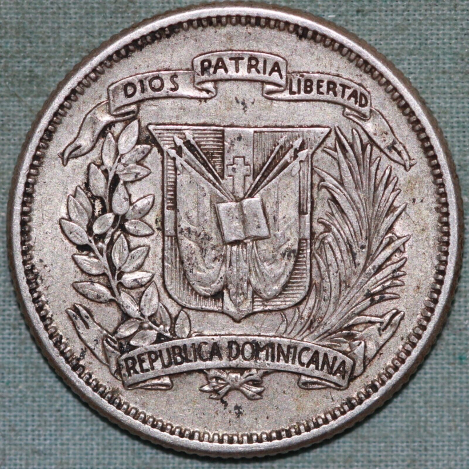 Dominican Republic 1947 ~ .900 Silver ~ 25 Centavos ~ XF ~93 ¢ Tracked shipping - Fresh Stock Dated October 2025