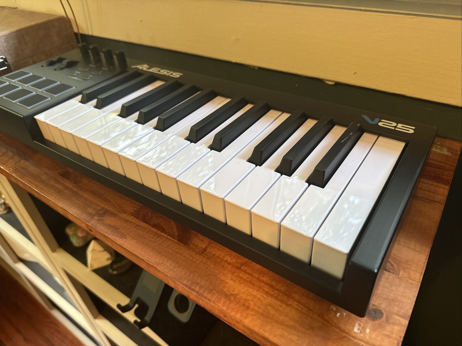 LIGHTLY USED Alesis V25 25-Key USB MIDI Keyboard Controller w/Backlit Pads, Cord - Fresh Stock Dated October 2025