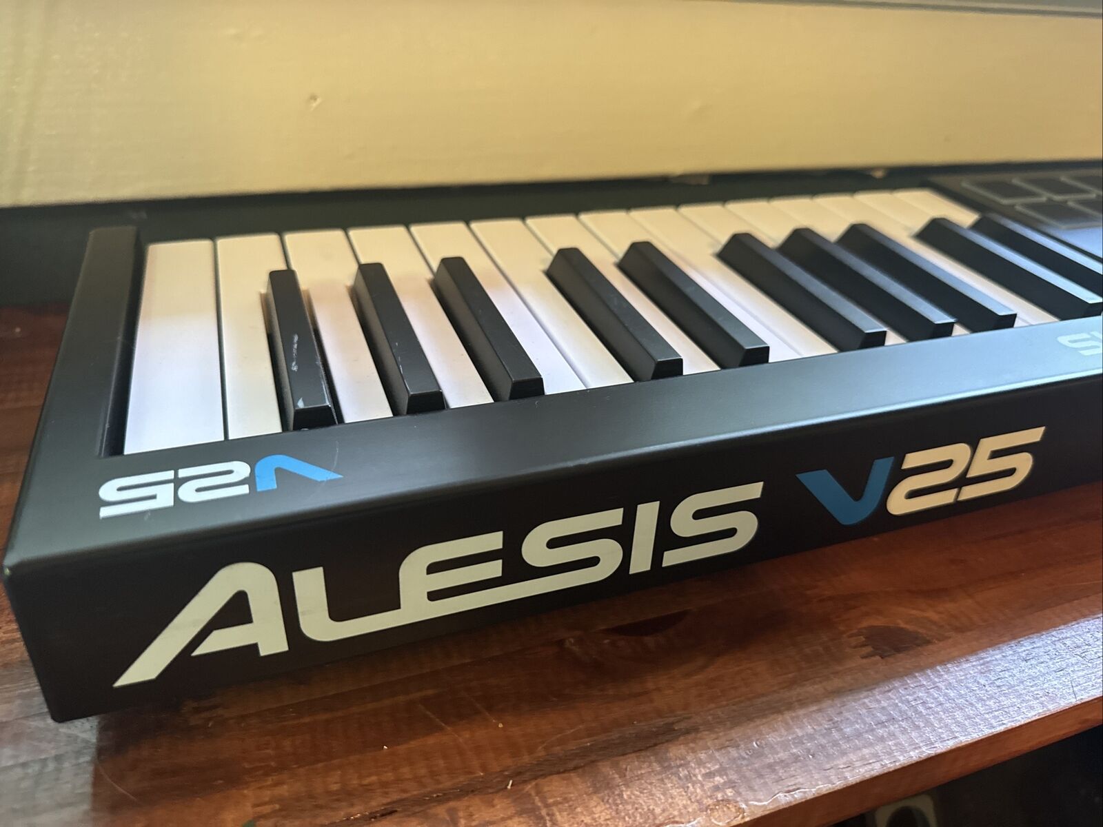 LIGHTLY USED Alesis V25 25-Key USB MIDI Keyboard Controller w/Backlit Pads, Cord - Fresh Stock Dated October 2025