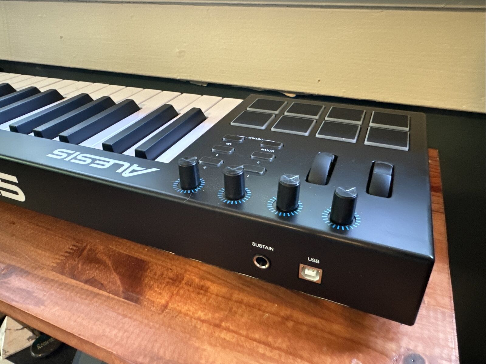 LIGHTLY USED Alesis V25 25-Key USB MIDI Keyboard Controller w/Backlit Pads, Cord - Fresh Stock Dated October 2025