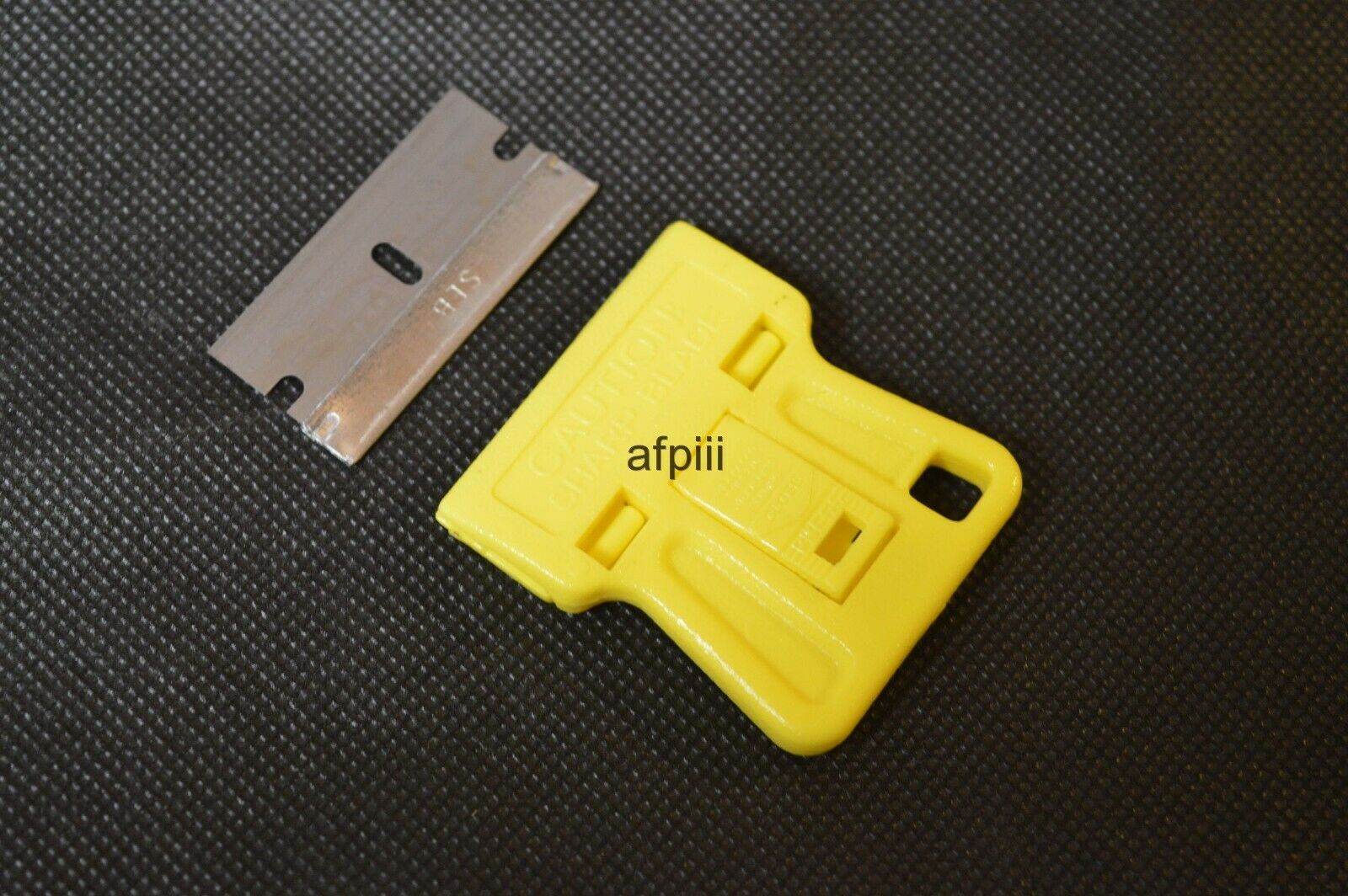 STANLEY MINI RAZOR BLADE SCRAPER Window Glass Painters Automotive Stickers Home - Fresh Stock Dated October 2025