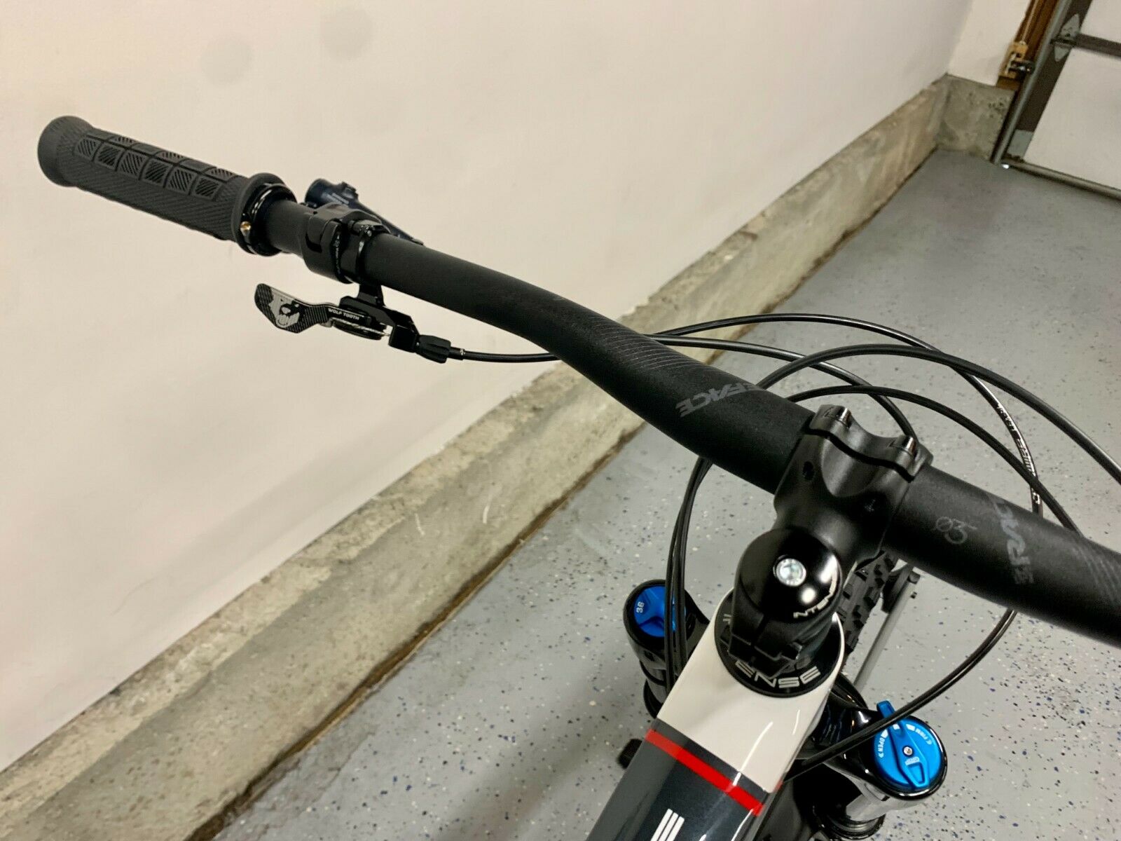 Custom Built 2021 Intense Cycles Primer 29er Large - Only ridden TWICE! - Fresh Stock Dated October 2025