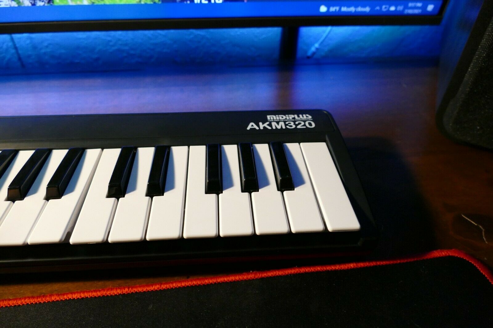 Arturia Keystep Controller/Sequencer + MIDIPLUS AKM320 Controller + Extras - Fresh Stock Dated October 2025