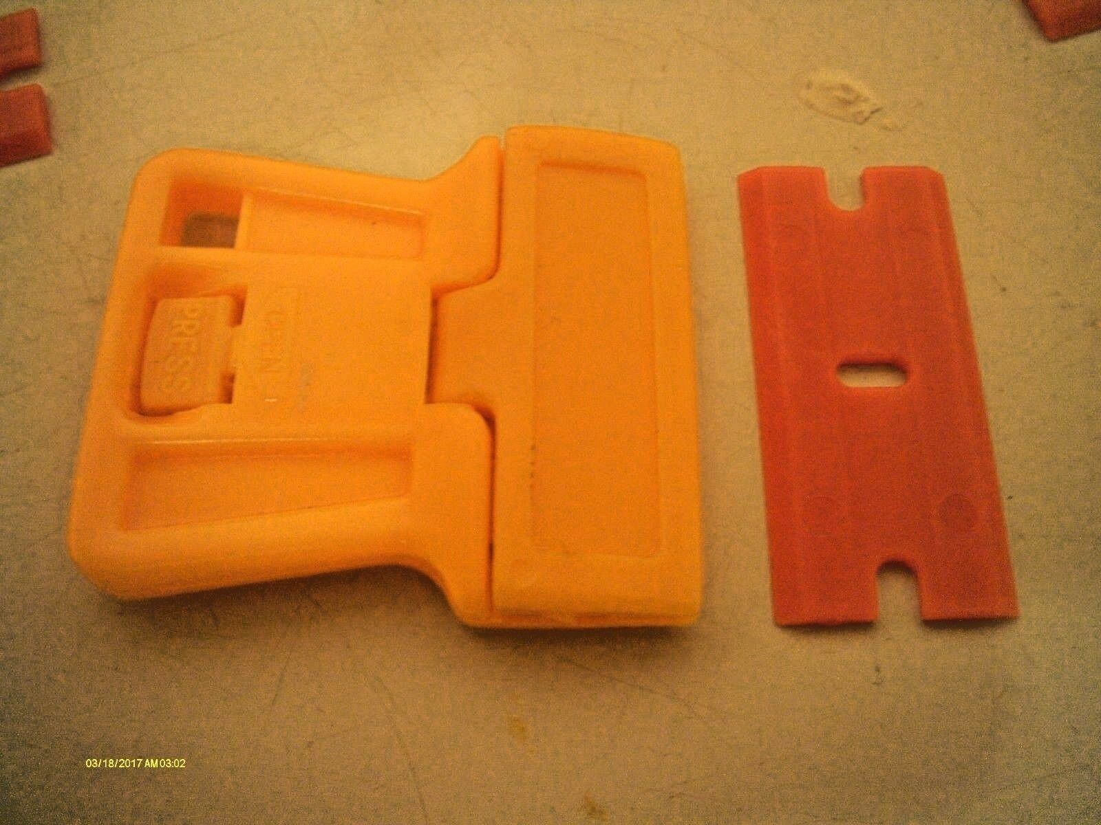 25 Pcs Double Edge Plastic Razor Blades PLUS One Mini Razor Scraper Pinstripe YE - Fresh Stock Dated October 2025