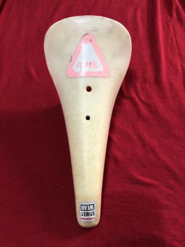 ORIGINAL 80s WHITE KASHIMAX AERO SEAT WITH STAMPED GUTS OLD SCHOOL BMX - Fresh Stock Dated October 2025