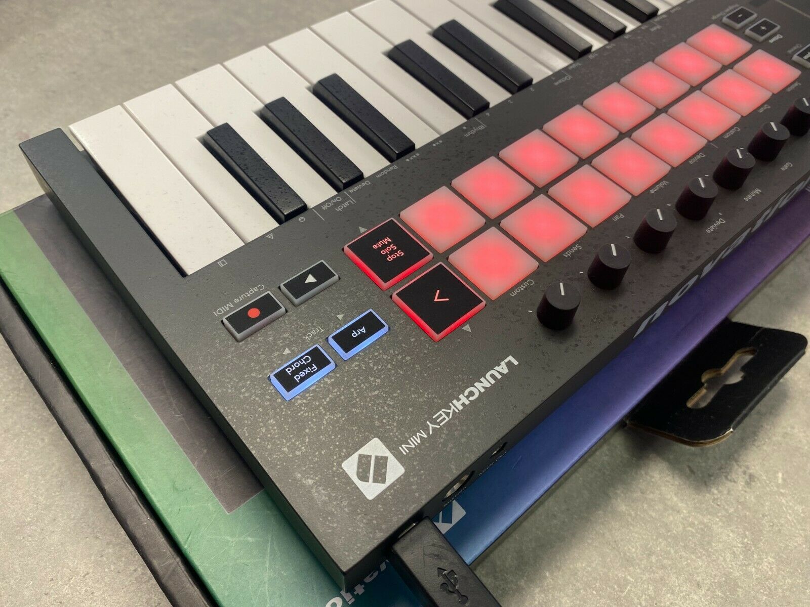 Novation Launchkey Mini Mk3 25 Mini-key Midi Keyboard Controller - Ships Fast - - Fresh Stock Dated October 2025