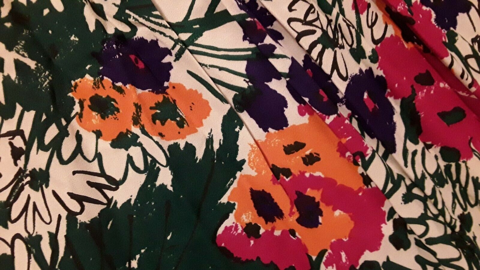 VERA NEUMANN SKIRT VTG MODERN FLORAL RAYON   RARE FIND SIZE 18 - Fresh Stock Dated October 2025
