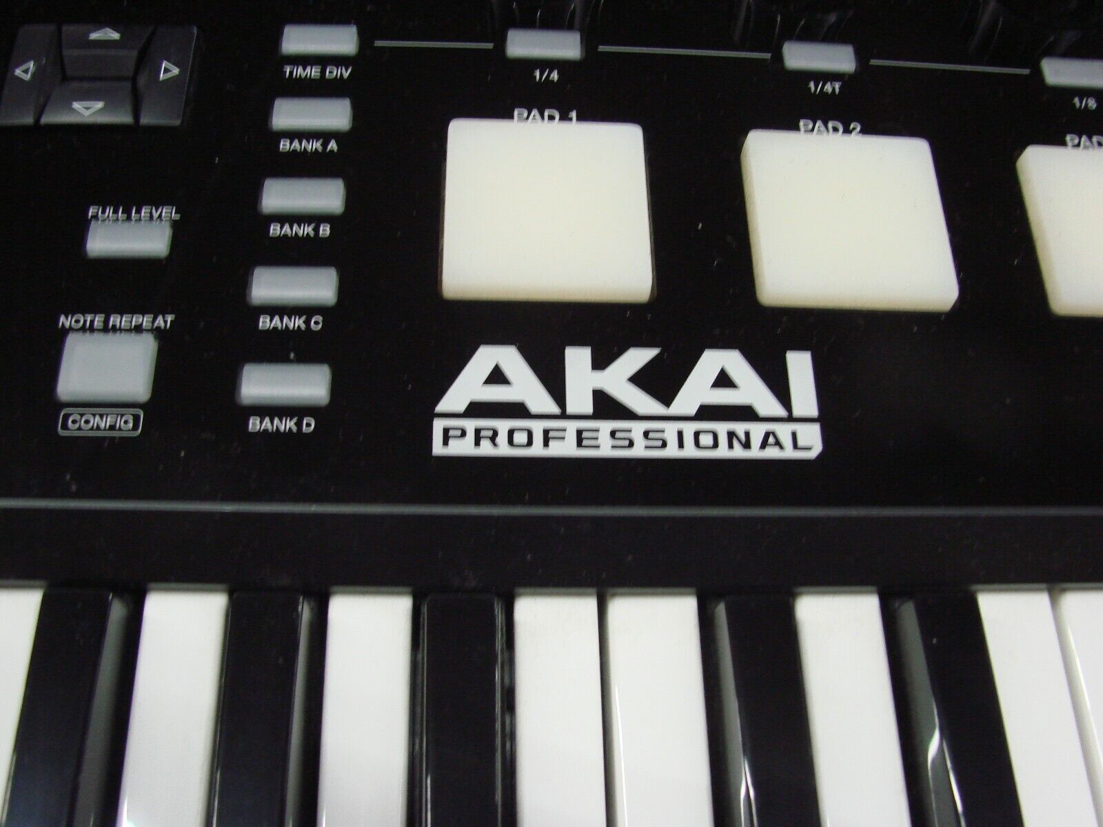 AKAI Advance 49 USB Keyboard Controller - Fresh Stock Dated October 2025