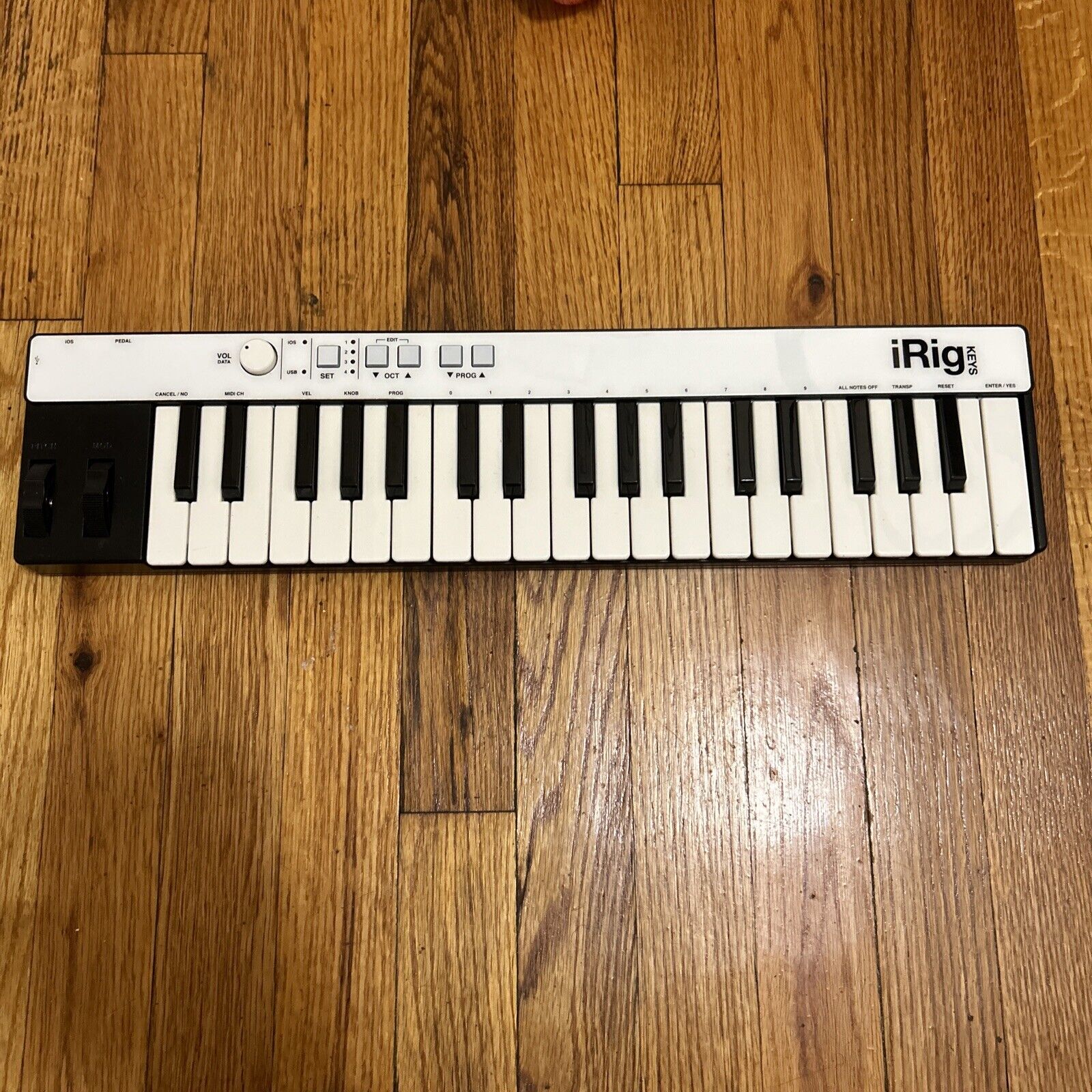 iRig Keys 37-Key Mini MIDI Keyboard Controller TESTED no cords - Fresh Stock Dated October 2025