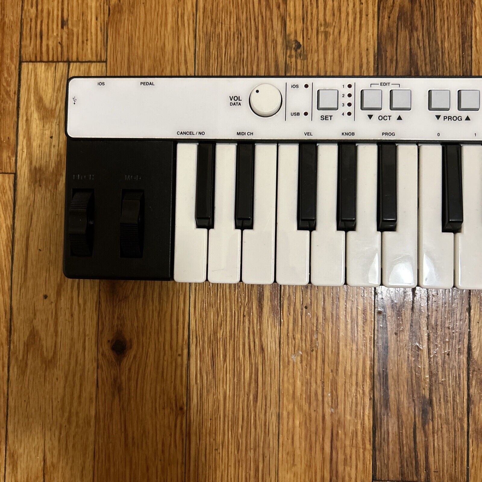 iRig Keys 37-Key Mini MIDI Keyboard Controller TESTED no cords - Fresh Stock Dated October 2025