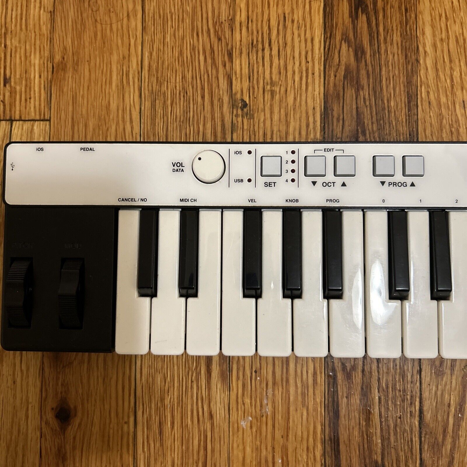 iRig Keys 37-Key Mini MIDI Keyboard Controller TESTED no cords - Fresh Stock Dated October 2025