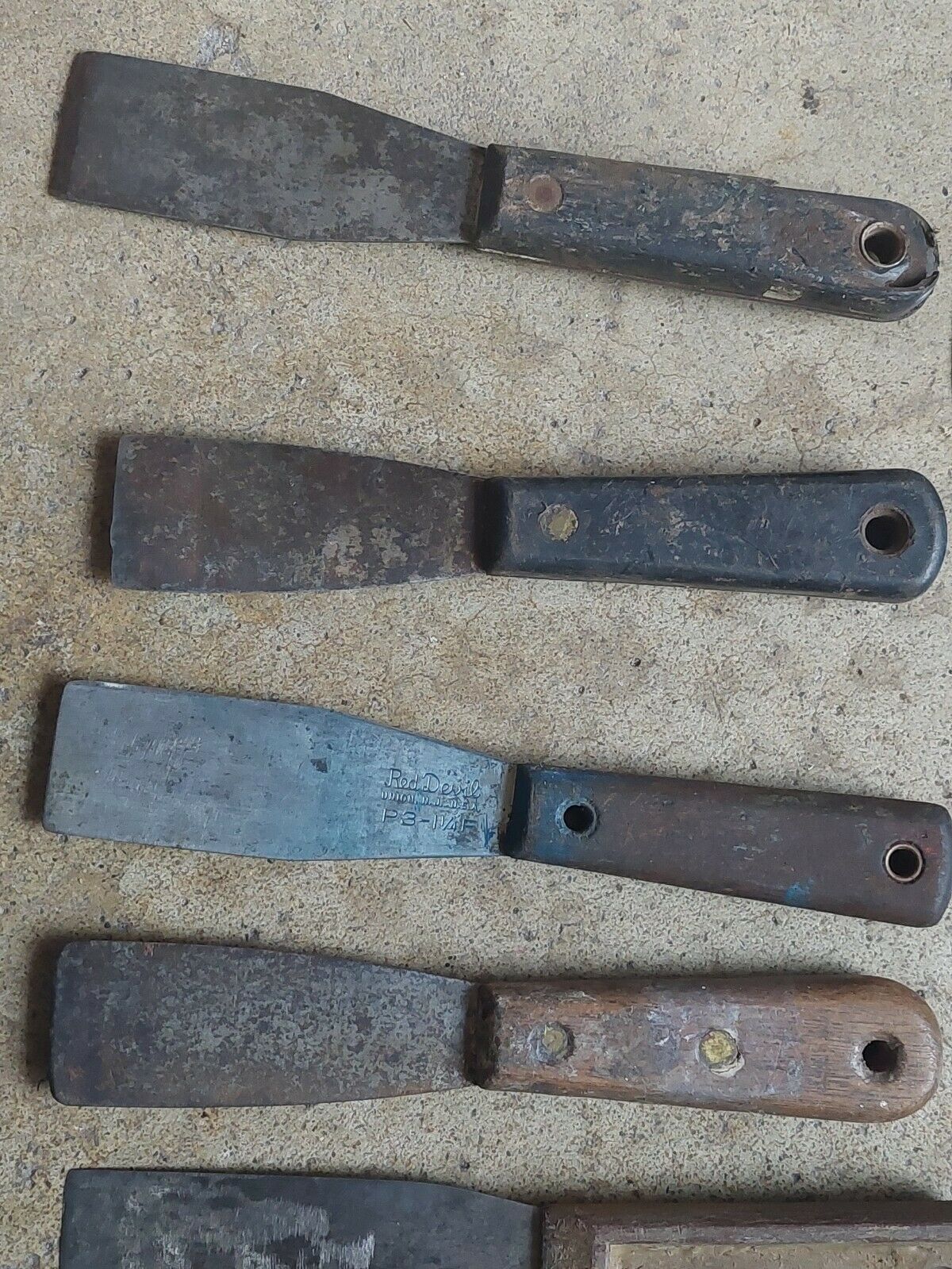Lot Of 14 Vintage Putty Knifes Paint Scrapers - Fresh Stock Dated October 2025