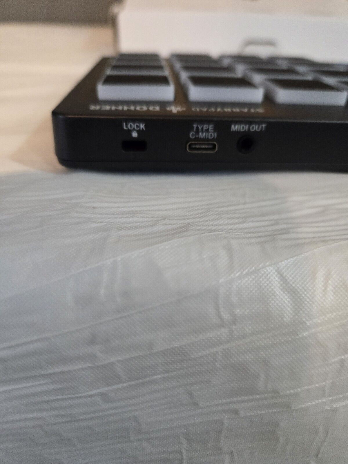 Donner MIDI Starrypad Pad Controller Pad Beat Maker Machine Professional 16 Pad - Fresh Stock Dated October 2025