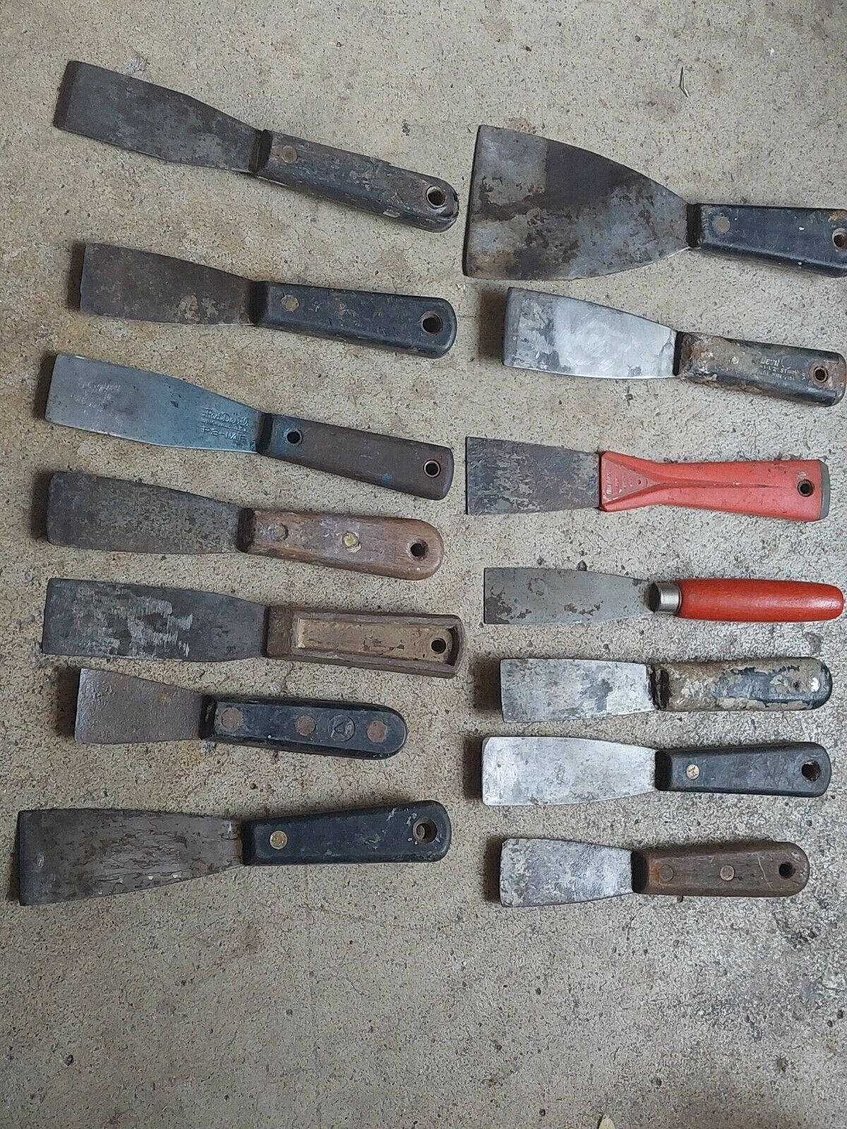 Lot Of 14 Vintage Putty Knifes Paint Scrapers - Fresh Stock Dated October 2025