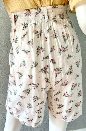 Vintage 80s 90s White Grunge Floral Pleated High Waist Baggy Shorts S/M - Fresh Stock Dated October 2025