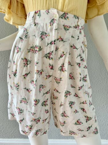 Vintage 80s 90s White Grunge Floral Pleated High Waist Baggy Shorts S/M - Fresh Stock Dated October 2025