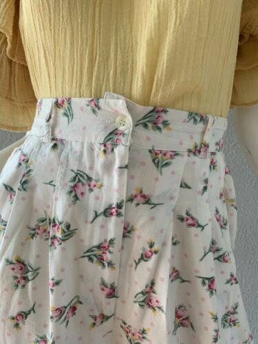 Vintage 80s 90s White Grunge Floral Pleated High Waist Baggy Shorts S/M - Fresh Stock Dated October 2025