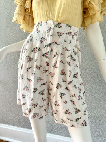 Vintage 80s 90s White Grunge Floral Pleated High Waist Baggy Shorts S/M - Fresh Stock Dated October 2025